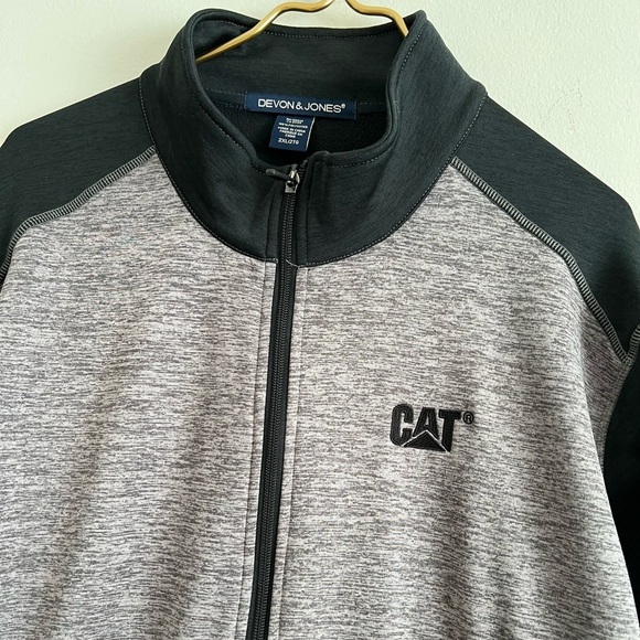 DEVON AND JONES logo CAT sweatshirt, grey, size 2X - Picture 3 of 9